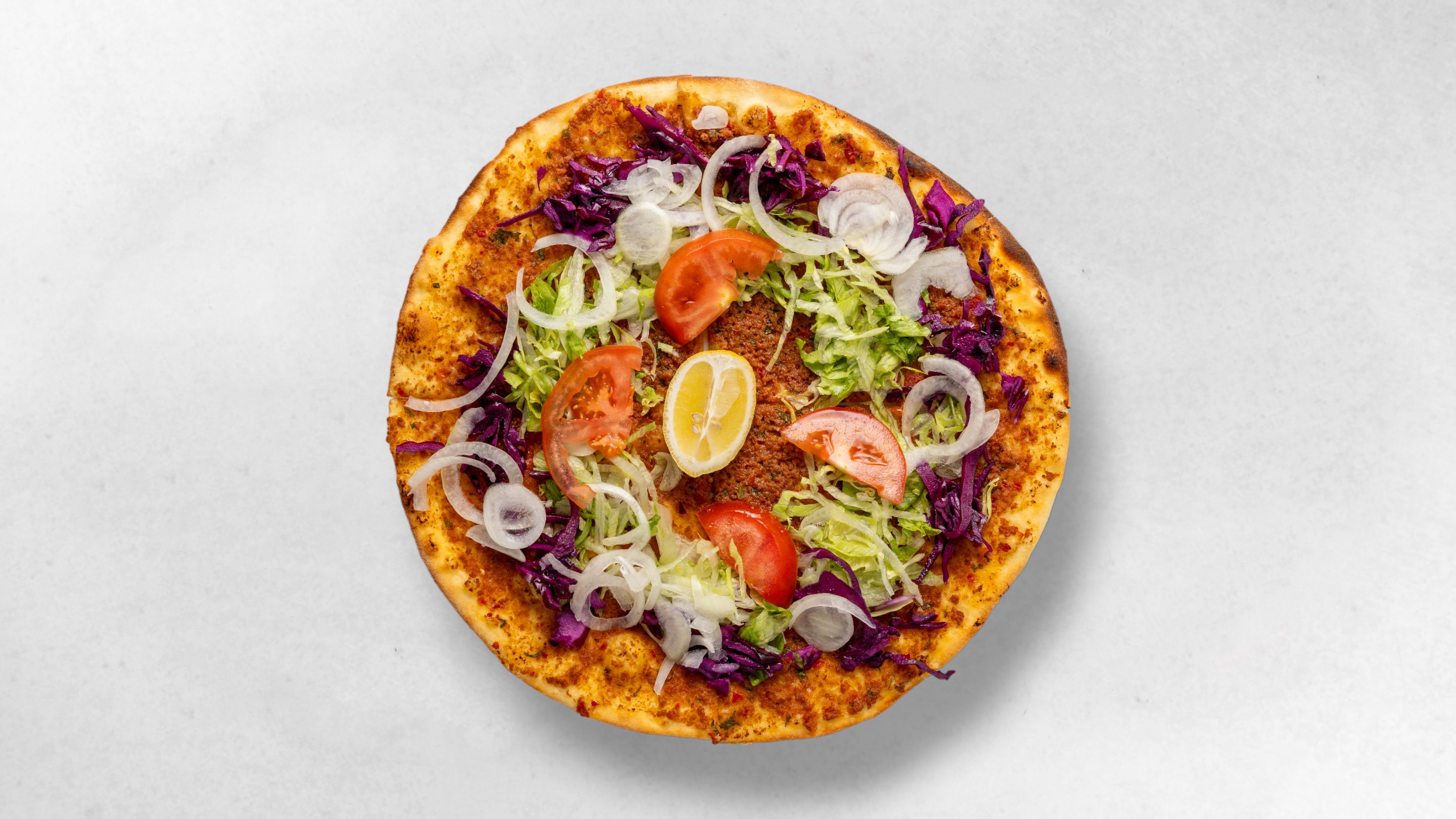 Hayat Wien – Lahmacun mit Salat